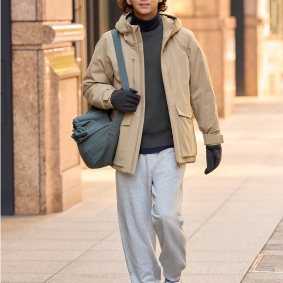 Uniqlo Drawstring Shoulder Bag - Picture 4 of 12